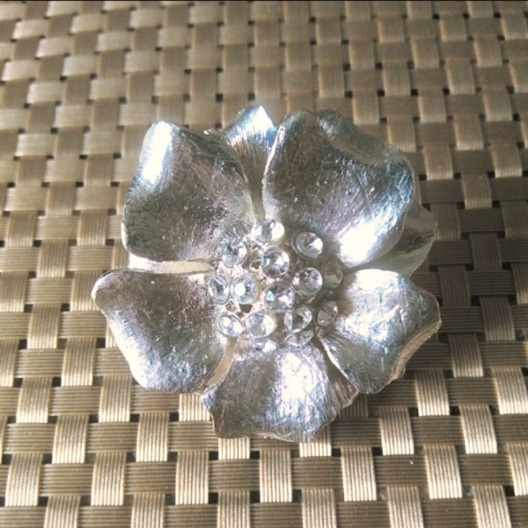Jewelry - 🛍️5/$25+ship/ Large flower statement ring